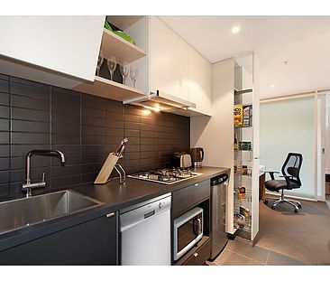 North Melbourne | Student Living on Villiers | 1 Bedroom (Air-Conditioned) - Photo 2