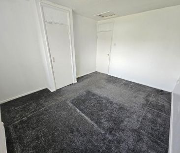 2 bedroom end of terrace house to rent - Photo 4