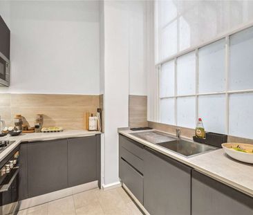 EXCLUSIVELY MANAGED BY SAVILLS. PET FRIENDLY. Recently renovated st... - Photo 5