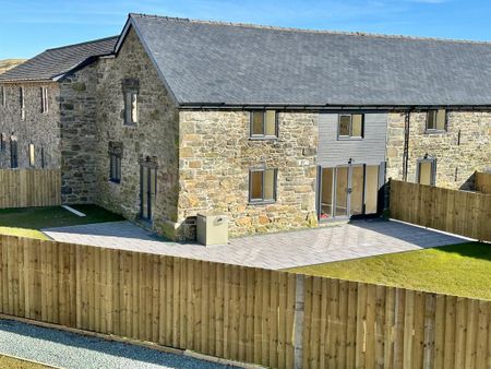 4 bedroom end of terrace house to rent - Photo 2