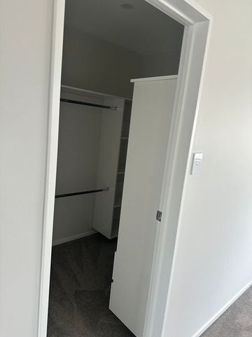 Double westlake - Brand New - Vacant - Photo 2