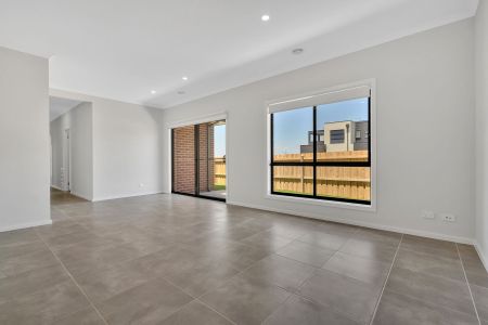 Stylish and Modern Home - Photo 3