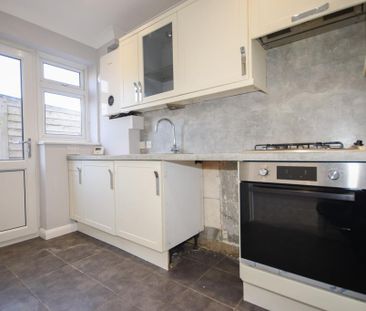 2 bedroom semi-detached house to rent - Photo 6