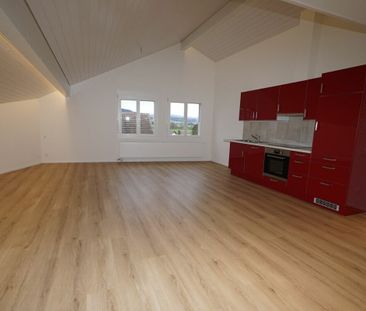 Modern and charming 2.5 room penthouse apartment - Foto 2