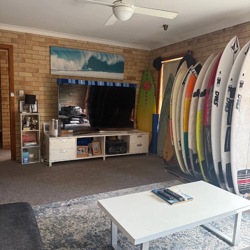 Broadbeach Waters - Photo 1