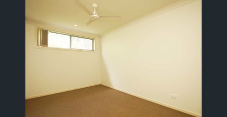 SPACIOUS CENTRALLY LOCATED FAMILY HOME - Photo 4