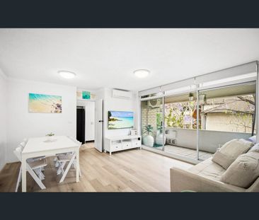 Stylishly Renovated Two Bedroom Apartment! - Photo 1