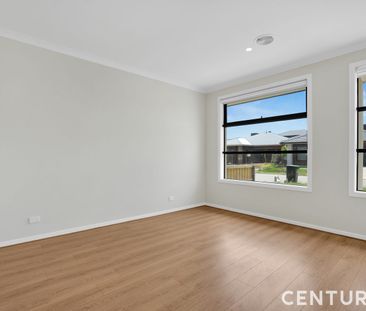 Beautifully Presented Home Close to All Amenities - Photo 1