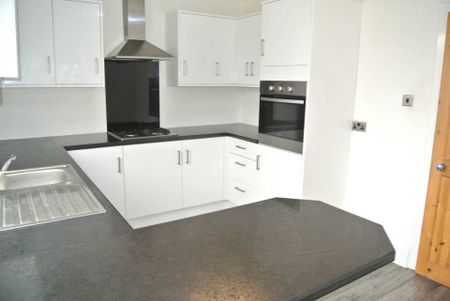 Ivy Avenue, Blackpool, FY4 3QG - Photo 4