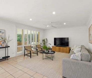 Impeccable Family Oasis Bathed in Sun, Space and Greenery - Photo 3