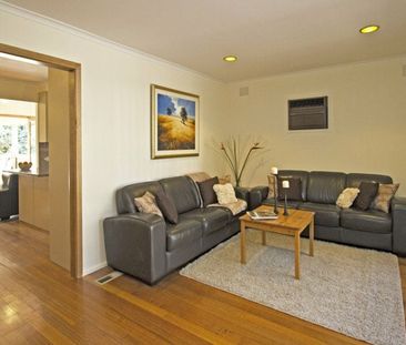 Spacious Family Home in the heart of Montmorency. - Photo 5