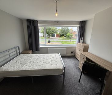 Yarburgh Way, Badger Hill - P10037 - Photo 4