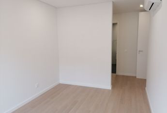 Fantástico Apartamento T2 para Arrendamento na Amadora