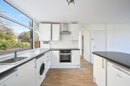 3 bedroom flat to rent - Photo 2