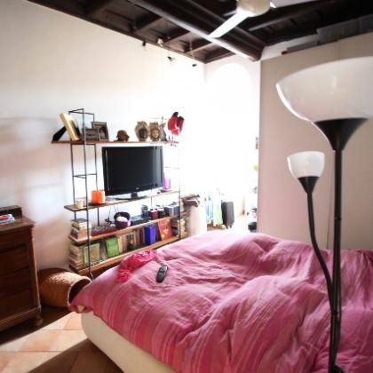 Center-Monti-Roman Forum: Modernly renovated 1 bedroom, 1 bath, spacious living, fully equipped kitchen, air conditioning. Bright, Quiet, original wooden ceilings, terracotta floors, 3rd floor with NO elevator. Near shops, services and metro. Ref 20 - Photo 5