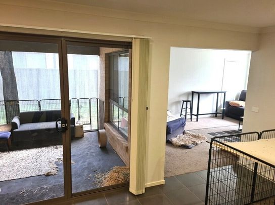 Cobblebank - Photo 1