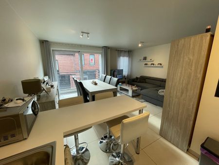 Appartement met 2 slaapkamers, staanplaats én ruim terras. - Foto 2
