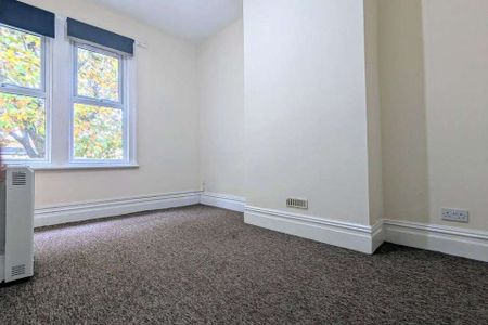 4 bedroom flat to rent - Photo 3