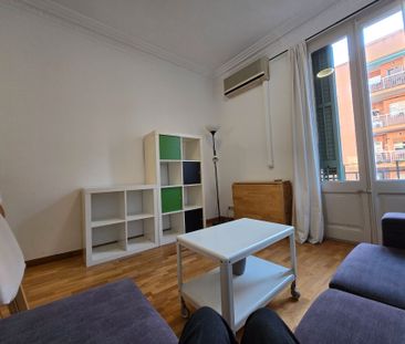 Piso de alquiler en Carrer de Còrsega, El Camp de l'Arpa del Clot - Photo 4