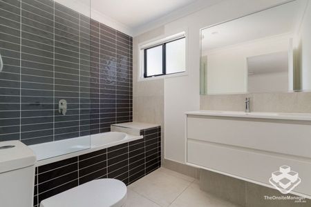 Near New 4 Bedroom Townhouse - Photo 5