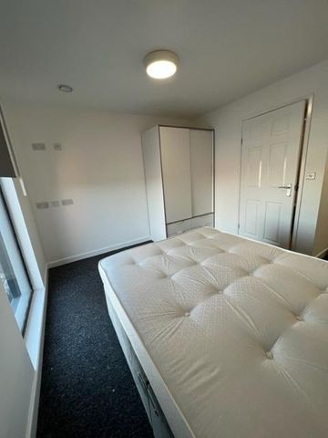 1 bedroom in a flat share to rent - Photo 4