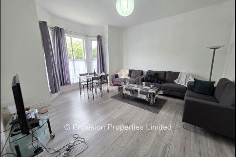 6 Bedroom Student Properties Leeds - Photo 1