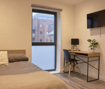 3 bedroom flat to rent - Photo 4