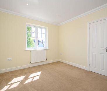 4 bedroom detached house to rent - Photo 3