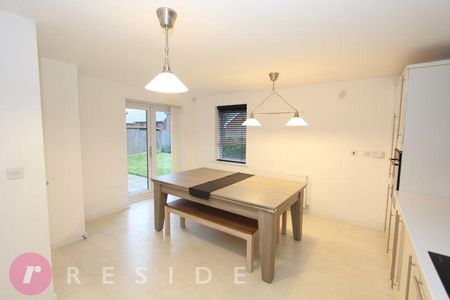 4 bedroom detached house to rent - Photo 2