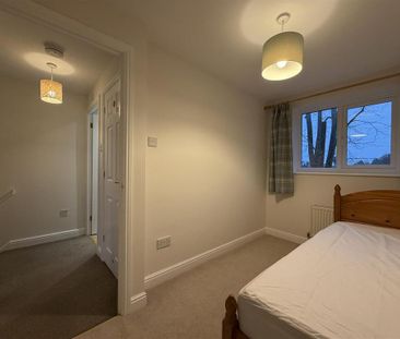 2 bedroom mews to rent - Photo 6