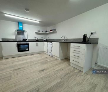 4 bedroom semi-detached house to rent - Photo 6