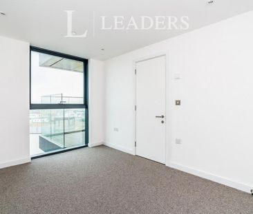 3 bedroom flat to rent - Photo 2