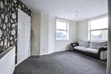 1 Bedroom Flat / Apartment to let - Photo 2