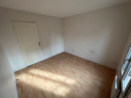 APPARTEMENT EN PLEIN COEUR DU CENTRE VILLE AVEC PLACE DE PARKING EN SOUS TERRAIN - Photo 2