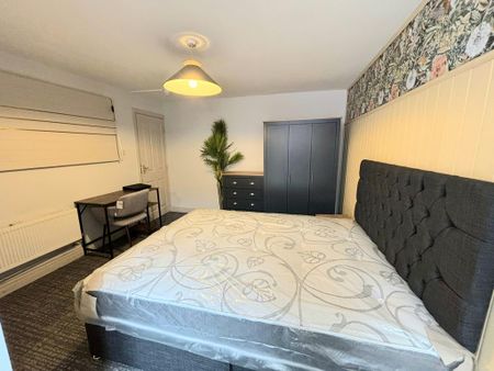 1 bedroom in a house share to rent - Photo 2