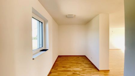 Neubau Erstbezug Wunderschöne Drei Zimmer Wohnung mit Balkon und herausragender Aussicht - Foto 2