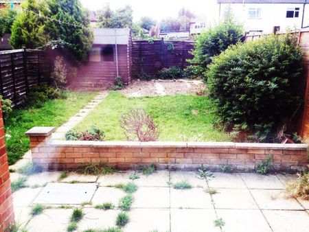 1 bedroom in a house share to rent - Photo 5