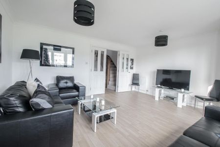 4 bedroom terraced house to rent - Photo 2