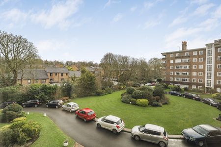 Queens Court, Queens Road, Richmond, Surrey, TW10 - Photo 2