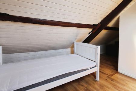 1 bedroom in a house share to rent - Photo 2