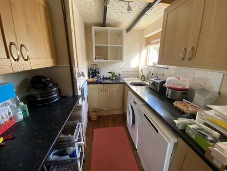 3 bedroom semi-detached house to rent - Photo 4
