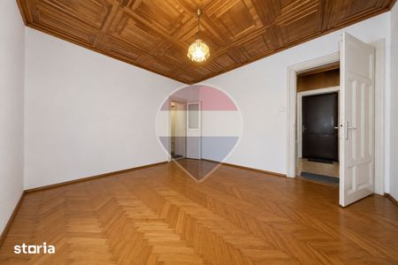 Resedinta istorica de inchiriat | 9 camere | Zona Istorica Brasov - Fotografie 2