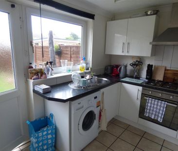 3 bedroom end of terrace house to rent - Photo 6