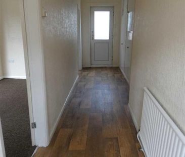 3 bedroom detached bungalow to rent - Photo 2