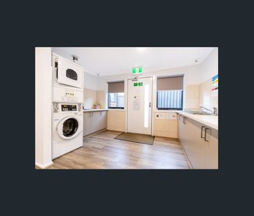 ALL UTILITIES INCLUDED + Parking & Wi-Fi - Modern Studio Room - Wal... - Photo 5