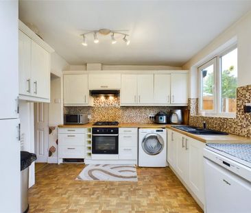 3 bedroom semi-detached house to rent - Photo 4