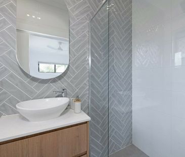 COASTAL COMFORT MEETS MODERN LIVING � BEAUTIFUL HOME IN MOORE PARK ... - Photo 6