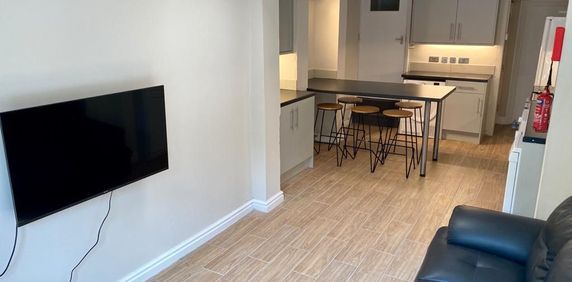 17 Hart Street, NG7 1SF, NOTTINGHAM - Photo 2