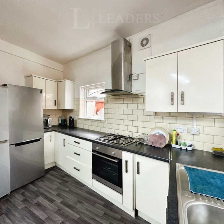 1 bedroom in a house share to rent - Photo 1