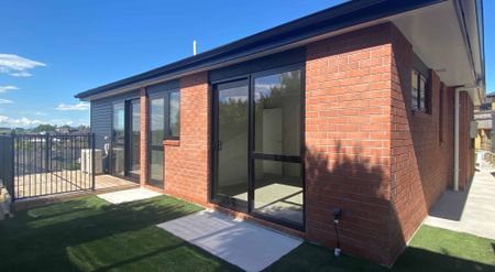 Sunny 4-bedroom Home for Rent! - Photo 4